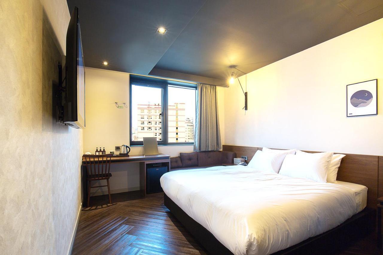 Brown Dot Station Hotel