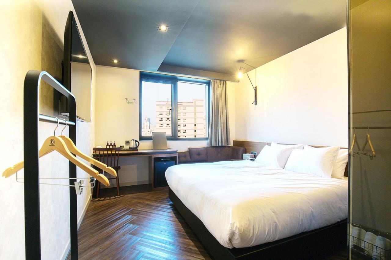 Hotel Brown Dot Station