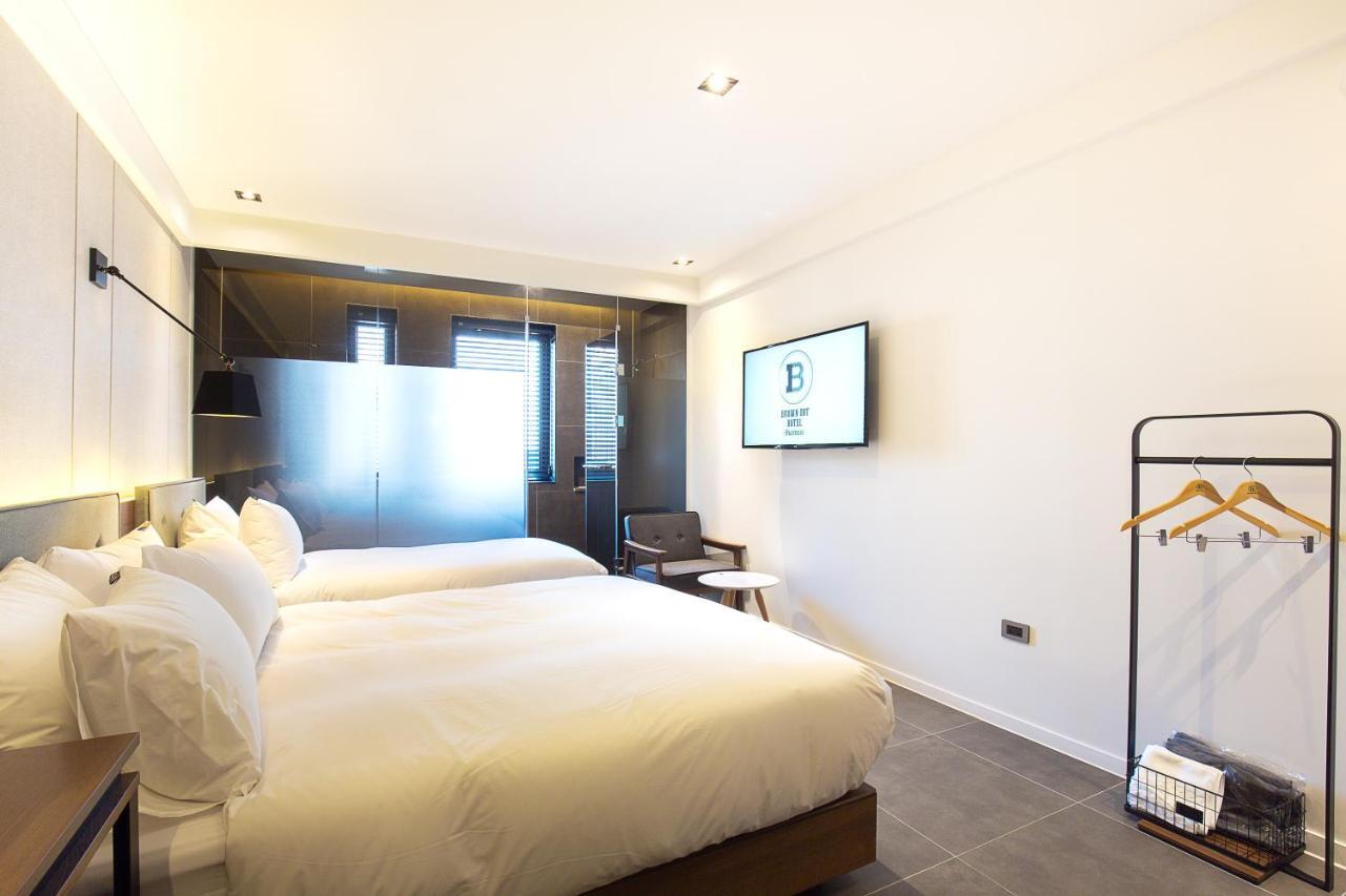 Hotel Brown Dot Station 3*