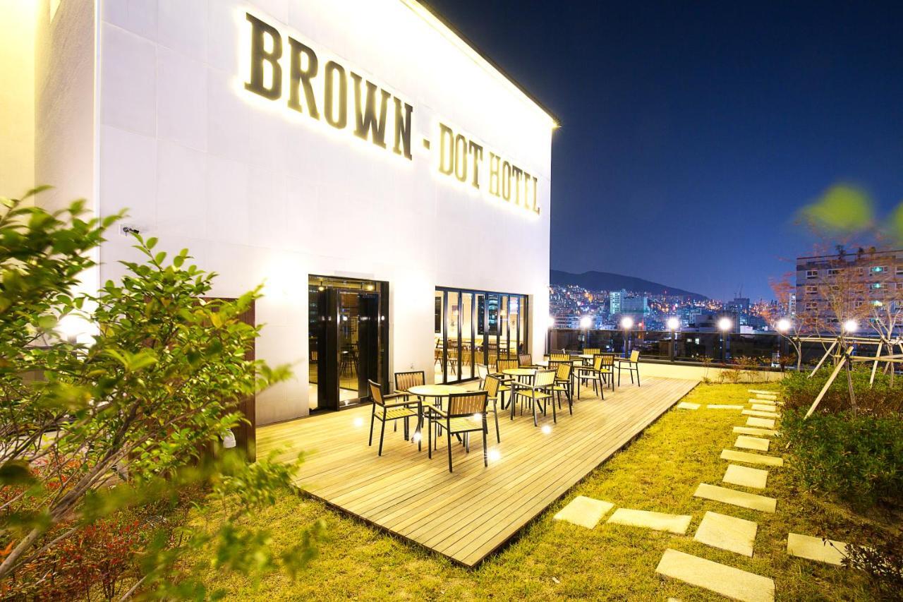Hotel Brown Dot Station