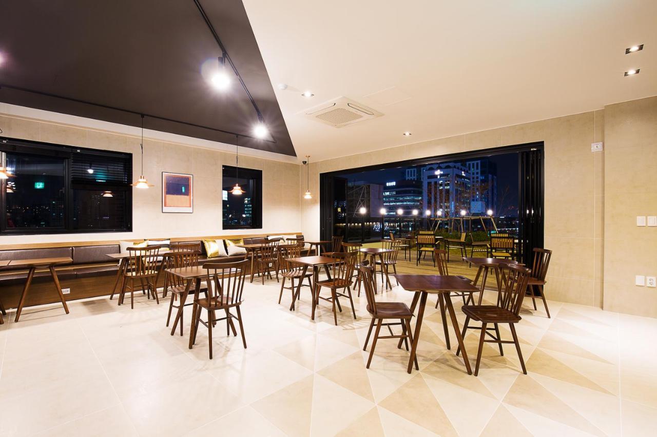 Brown Dot Station Hotel 3*