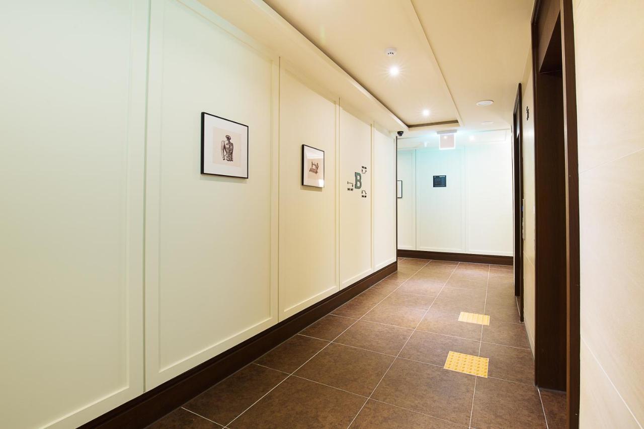 Brown Dot Station Hotel 3*
