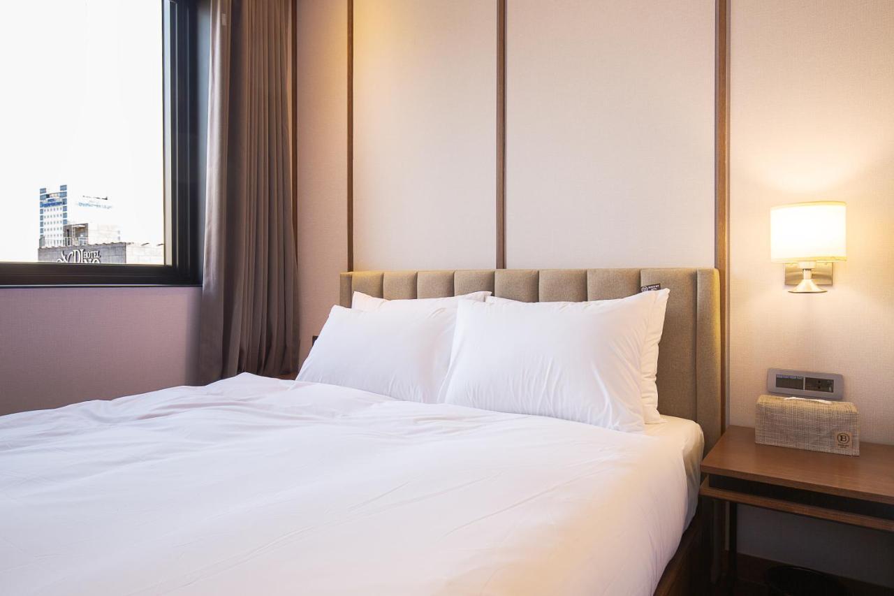Hotel Brown Dot Station 3*