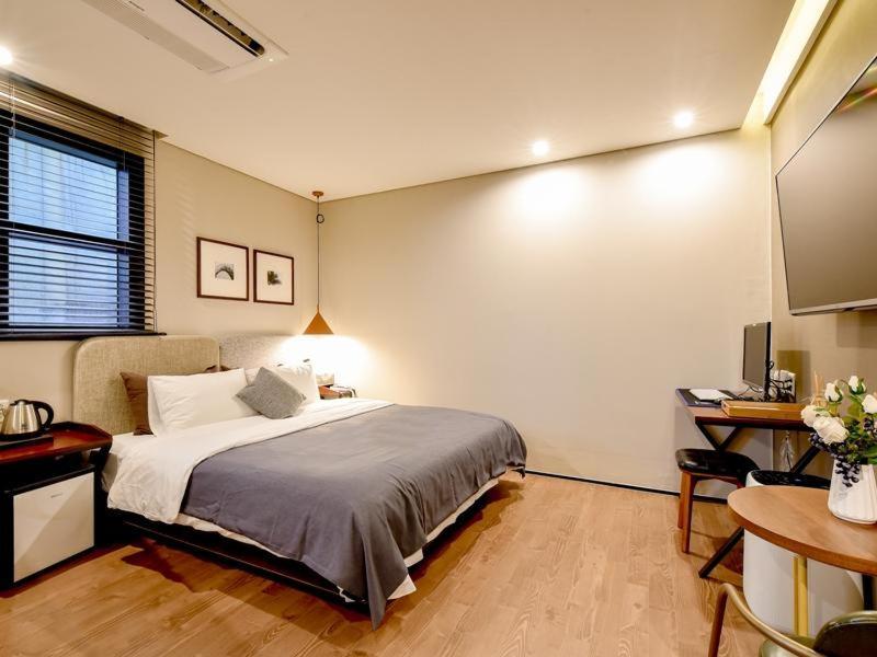 Brown-dot Yangjeong * Busan