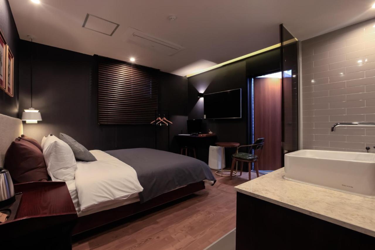 Brown-dot Yangjeong * Busan