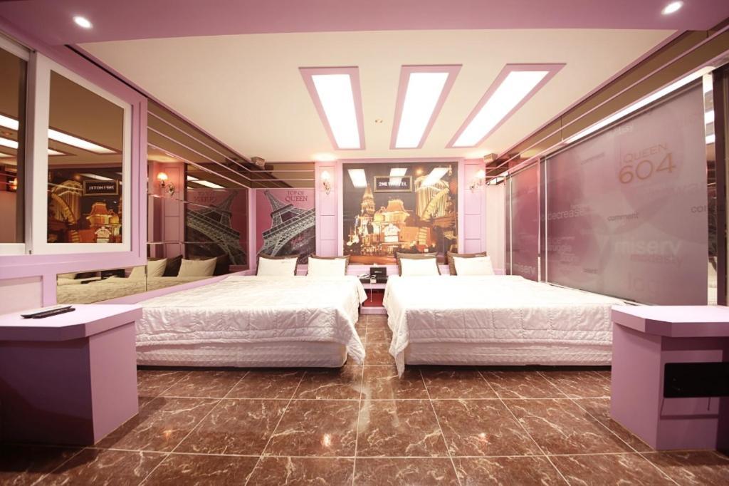 2ne1 Hotel
