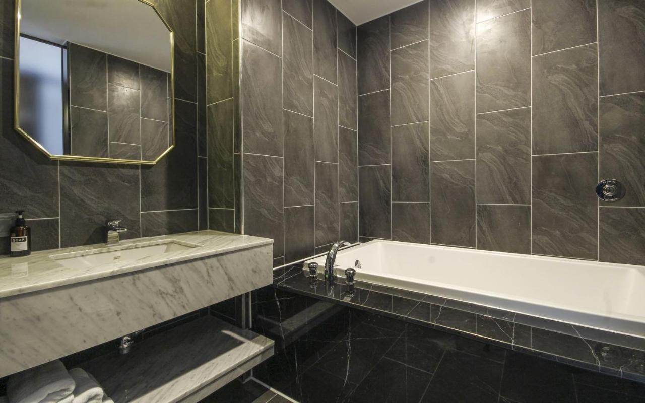 The Brain Hotel 3*