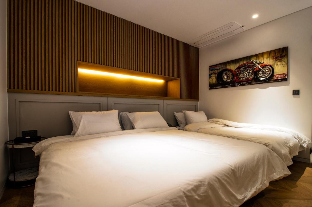 The Brain Hotel 3*