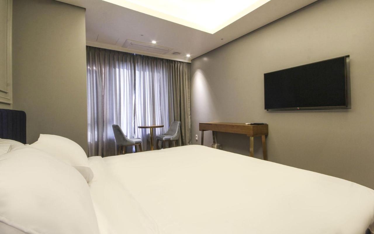 The Brain Hotel 3*