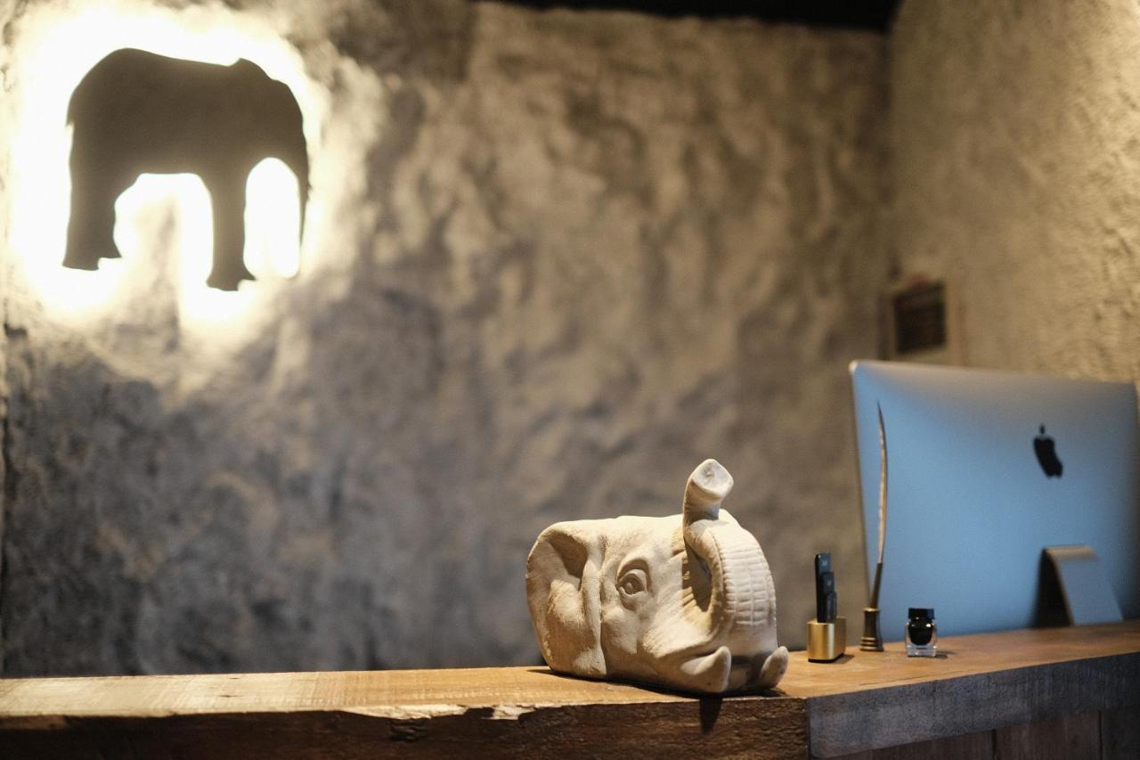 Elephant Hotel 2*