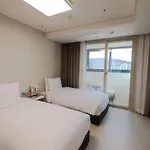 Shiftdoor Residence Hari