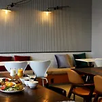 Bay Hound Hotel
