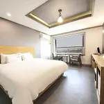 Haute Hotel