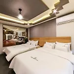 Haute Hotel