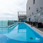 Residence With A Beautiful High-Rise View Of Infinity Pool