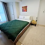40 Queen, 2 Minutes Run To The Beach, Close To The Sea, 5 Minutes To Club D Oasis Swimming Pool, Nice And Long Walk Along The Beach