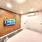 Bosu House