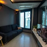 1 Minute To The Beach! Free Parking! Sauna And Gym