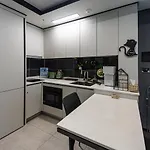 1 Minute To The Beach! Free Parking! Sauna And Gym