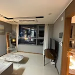 Apartment Where Gwangalli Beach Is Right Outside Your Window