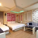 Show Hotel
