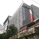 Louis Hotel