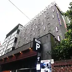 Louis Hotel