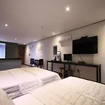Hotel G7
