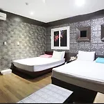 Theme Motel
