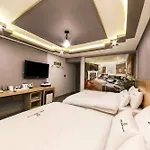 Haute Hotel