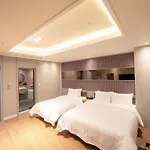 Lin Hotel