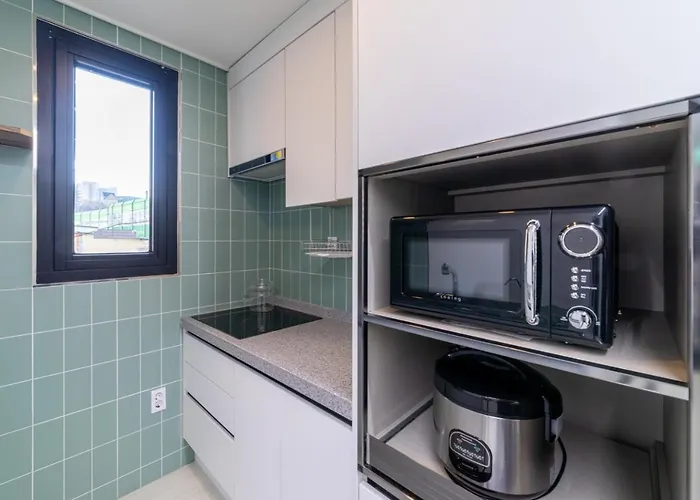 4 Rooms 3 Bathrooms Whole House