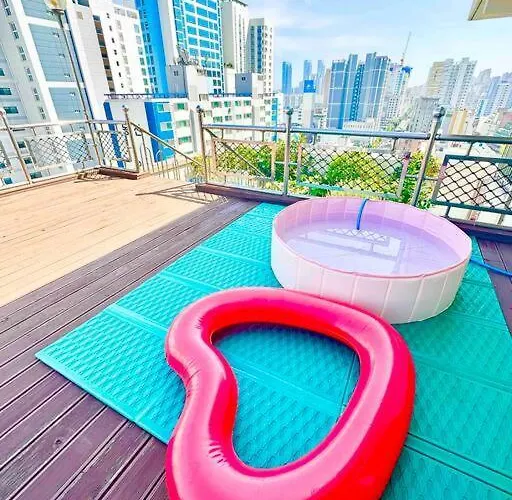 Penthouse Gwangan Located Main Enterance Of The Beach! Free Parking & Bbq With Amazing Patio!