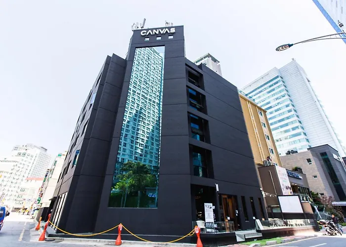 Canvas Black Guesthouse