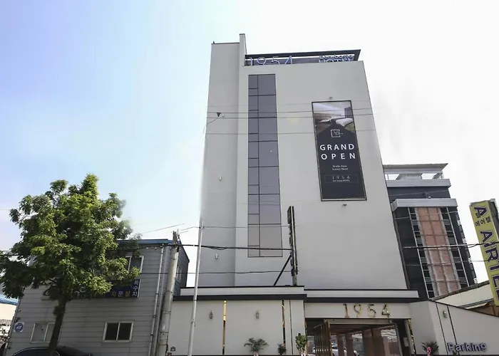 1954 Hotel