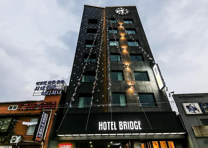Hotel Bridge