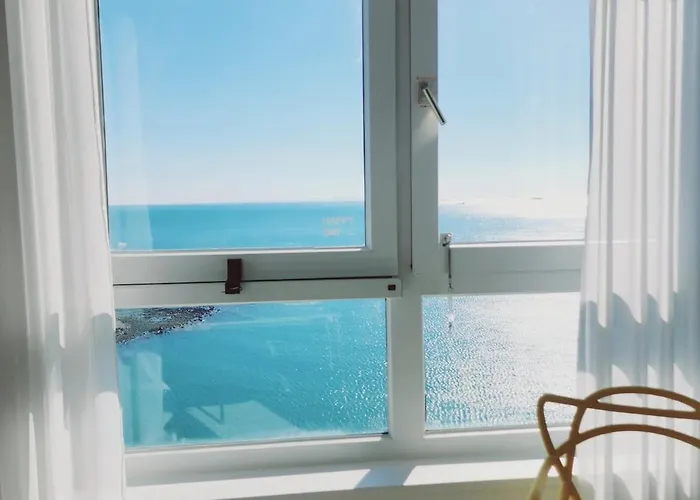 Modern Studio Near Haeundae Beach & Subway