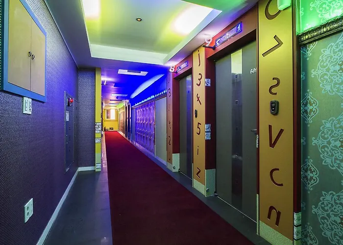 Color Motel