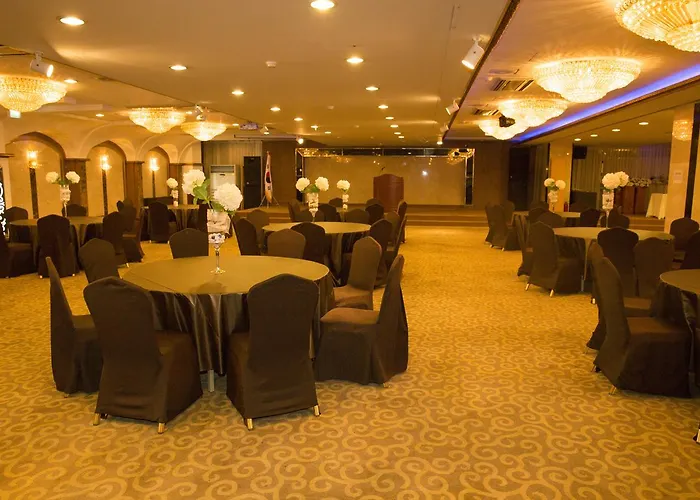 Diamond Tourist Hotel
