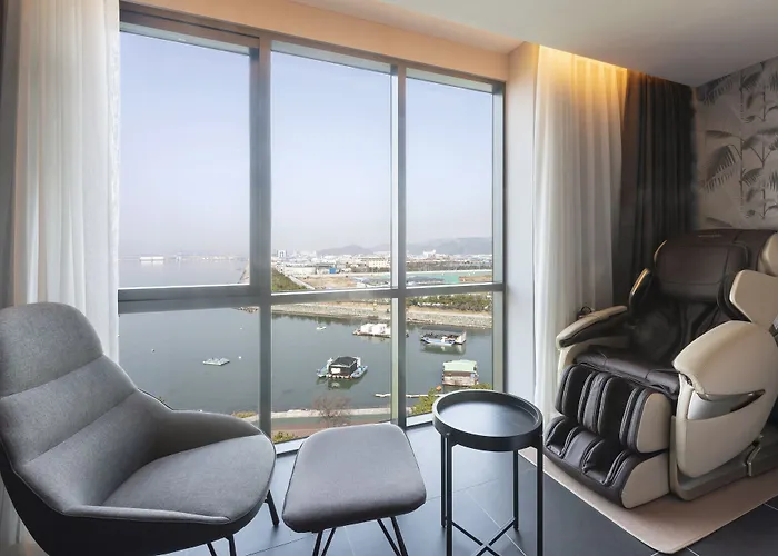 Brown-Dot Hotel Shinho