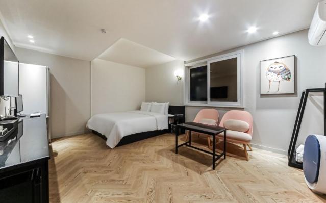 Hotel French Code