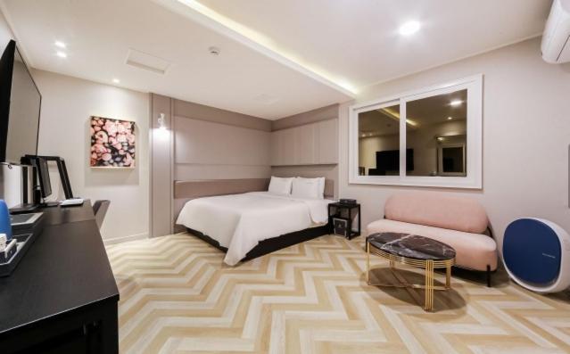 Hotel French Code 2*