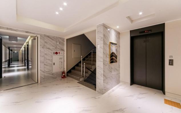 Hotel French Code