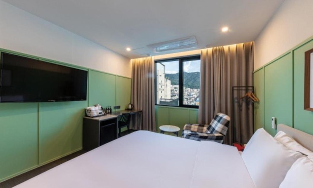 Brown Dot Deokcheon Hotel