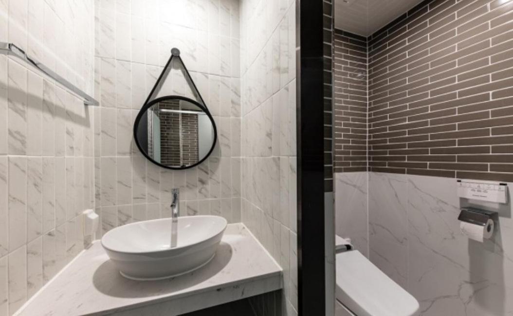 Brown Dot Deokcheon Hotel