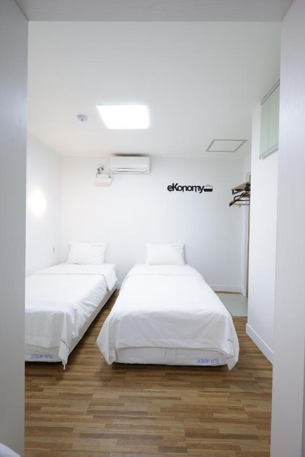 Ekonomy Haeundae Hostel *
