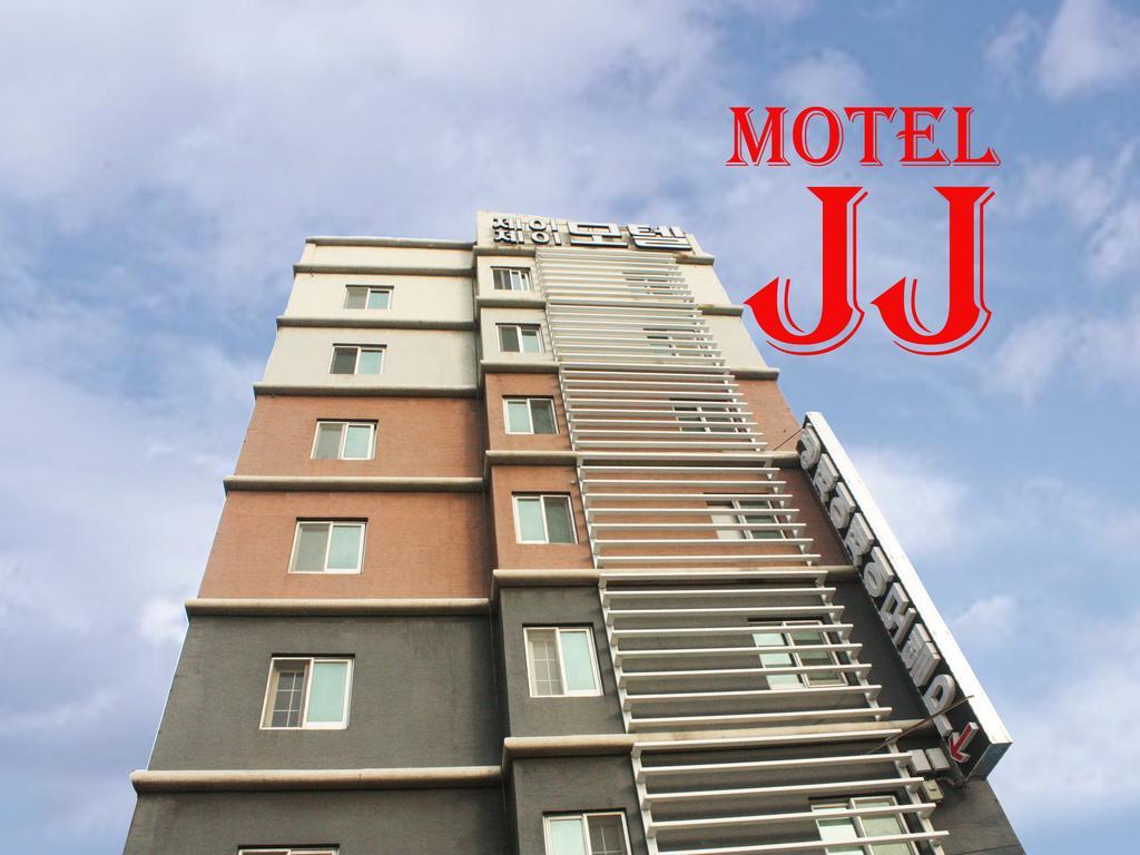 Bridge Motel *