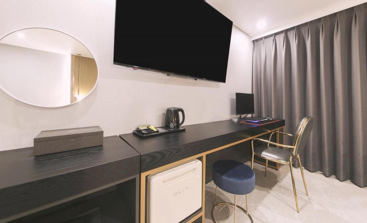 Ariel Motel 2*
