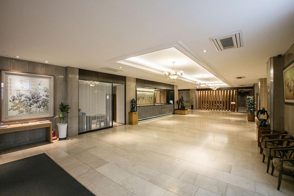 Khách sạn Tourist 3*