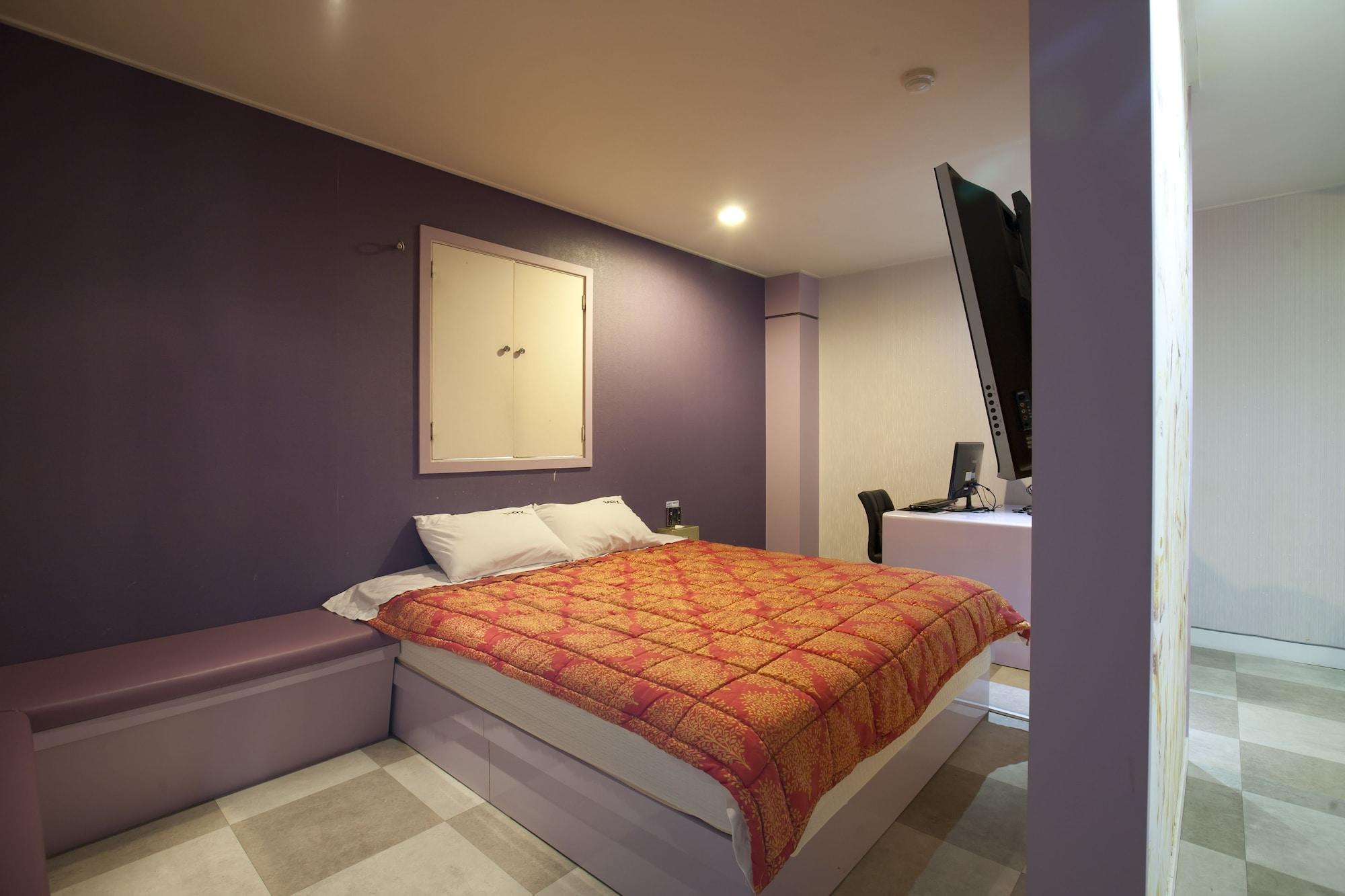 Max Hotel